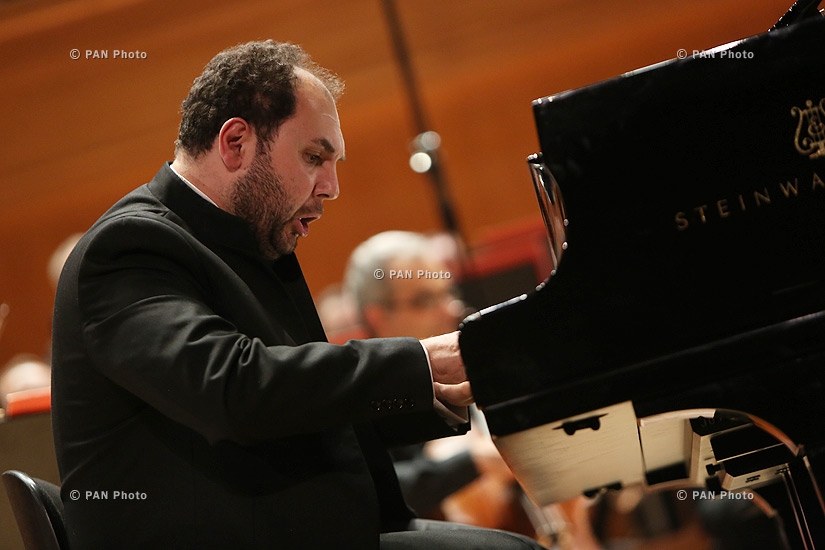 Premiere of Krzysztof Penderecki's Concerto for Flute, performed by Massimo Mercelli under the baton of Italian conductor Pier Carlo Orizio