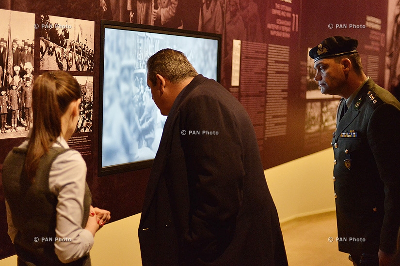 Министр национальной обороны Греции Панайотис Камменос посетил Мемориальный комплекс «Цицернакаберд» и Музей–институт геноцида Армян