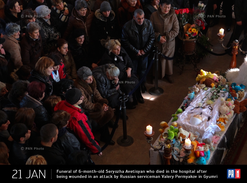 Похороны 6-месячного Сережи Аветисяна , раненного во время нападения Валерия Пермякова на его семью в Гюмри, позже скончавшегося в больнице от полученных ранений