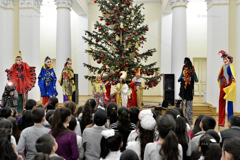 В резиденции Президента РА по случаю праздников Нового года и Рождества приняли в гости детей