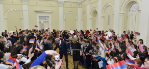 Presidential residence hosts children on the occasion of New Year