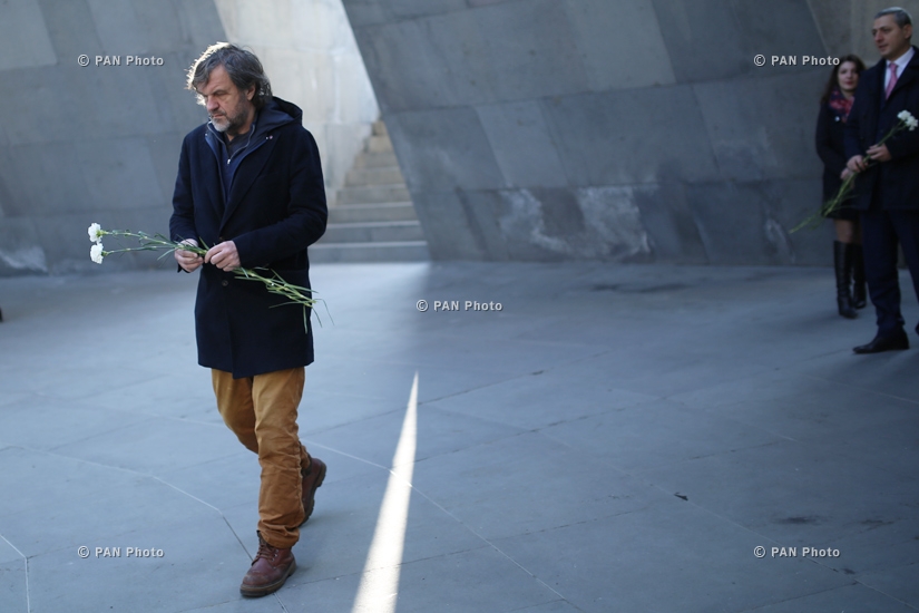 Сербский режиссер и музыкант Эмир Кустурица посетил Мемориальный комплекс «Цицернакаберд»