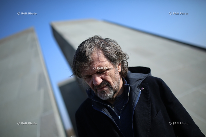 Сербский режиссер и музыкант Эмир Кустурица посетил Мемориальный комплекс «Цицернакаберд»