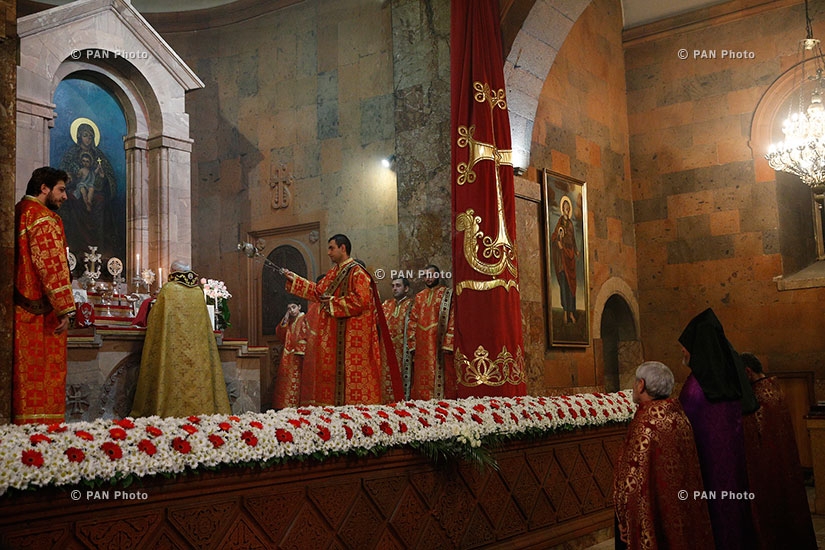 Святая литургия Пасхального Сочельника в церкви Святого Саргиса  