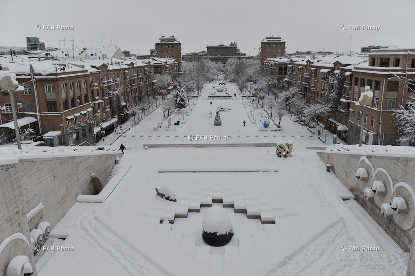 First snowfall of 2016 in Yerevan