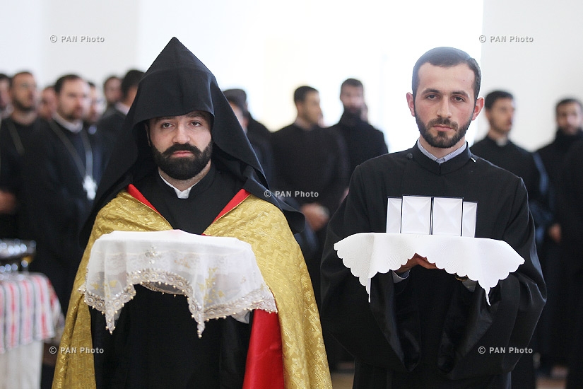 В Первопрестольном Святом Эчмиадзине состоялась святая литургия и награждение по случаю Дня Армянской армии 