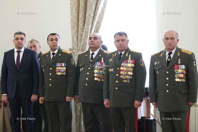 Mother See of Holy Etchmiadzin hosts liturgy and award on the occasion of National Army Day