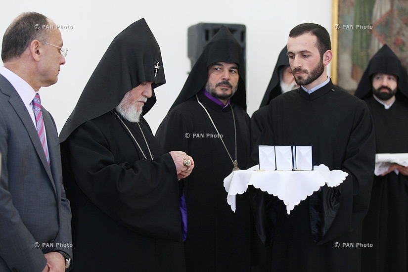 В Первопрестольном Святом Эчмиадзине состоялась святая литургия и награждение по случаю Дня Армянской армии 
