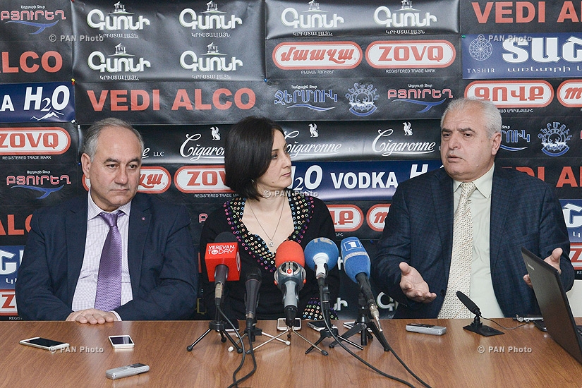 Пресс-конференция бывшего депутата Верховного Совета Армении Азата Аршакяна и депутата от РПА Сукиаса Аветисяна