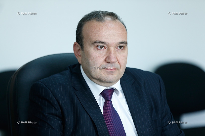 Премьер Армении Овик Абрамян представил нового министра территориального управления и развития Давида Локяна, нового министра экономики Арцвика Минасяна и нового министра образования и науки Левона Мкртчяна