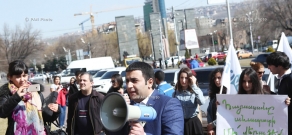 Акция против незаконной вырубки деревьев в центре Еревана