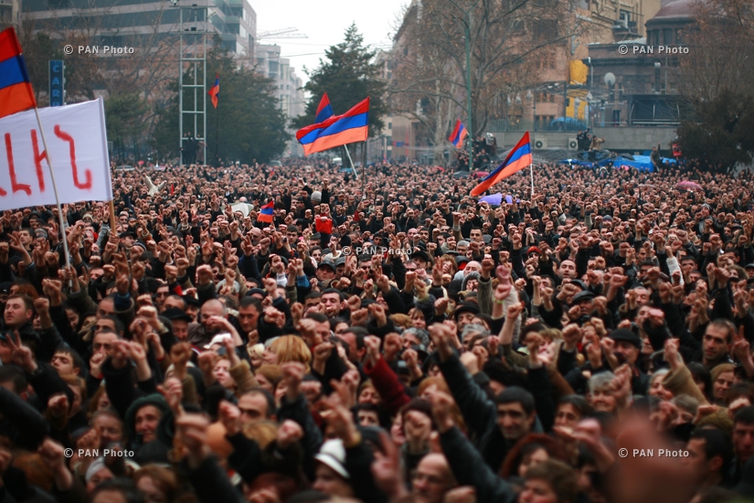 Длящийся несколько дней митинг АНК и разгон демонстрантов при помощи применения силы в Ереване