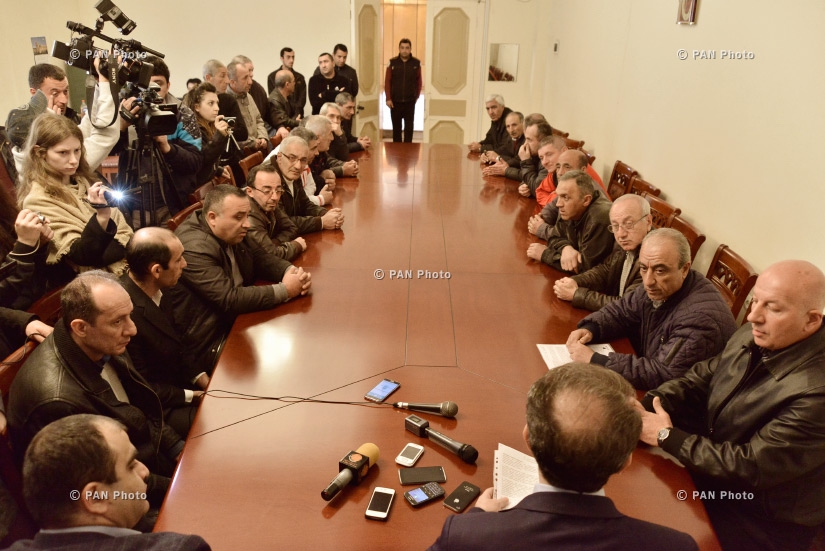 Head of the Department for Reception of Citizens and Discussion of Petitions Alexander Ghazaryan meets with taxi drivers