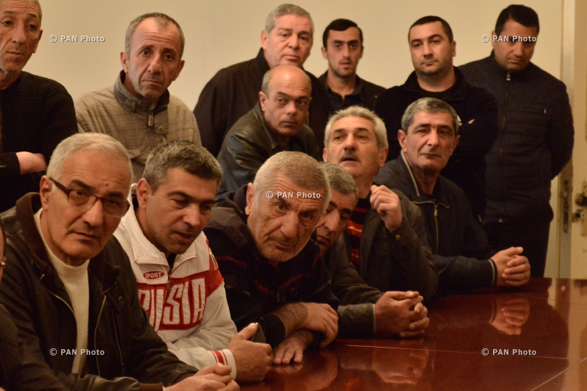 Head of the Department for Reception of Citizens and Discussion of Petitions Alexander Ghazaryan meets with taxi drivers