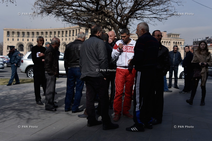 Head of the Department for Reception of Citizens and Discussion of Petitions Alexander Ghazaryan meets with taxi drivers