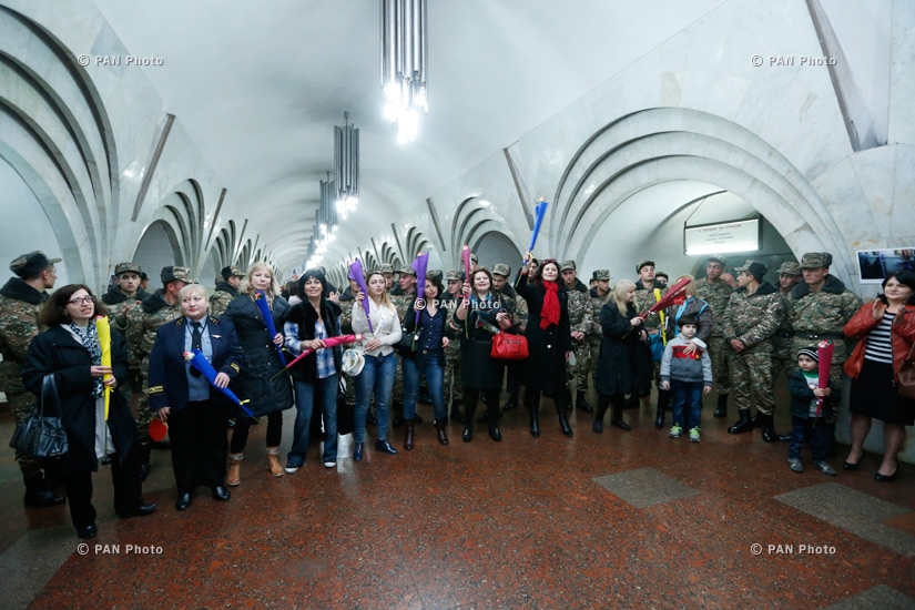 В Ереванском метро открылась фотовыставка «Женщина в городском хозяйстве»