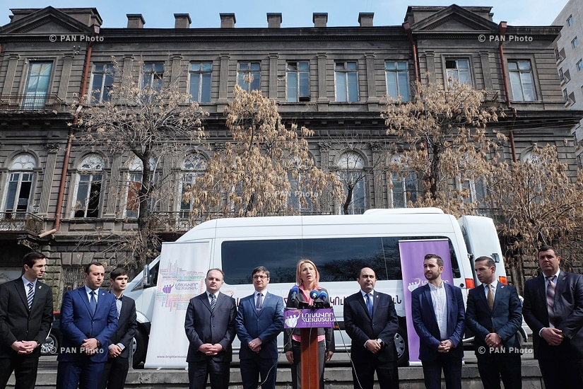«Լուսավոր Հայաստան» կուսակցության բացօթյա մամուլի ասուլիսը