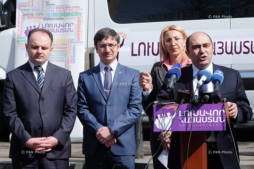 «Լուսավոր Հայաստան» կուսակցության բացօթյա մամուլի ասուլիսը