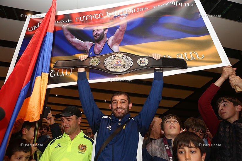 Welcoming Armenia's Greco-Roman wrestling team at Zvartnots International Airport