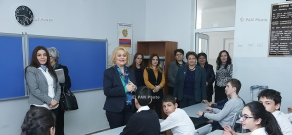 World Vision Армения и мэрия Еревана в рамках направленной на стимулирование прикладного образования программы сотрудничества представили инвалидные коляски школе N150 им. Ф. Нансена