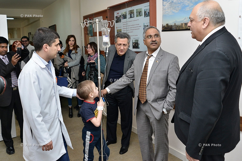 Indian ambassador to Armenia Babu donates drugs for treatment of Thalassemia to the chemotherapy department of Muratsan hospital complex