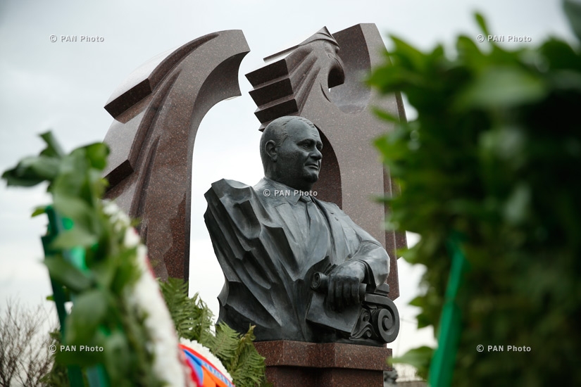Yerevan commemorates ex-PM Andranik Margaryan