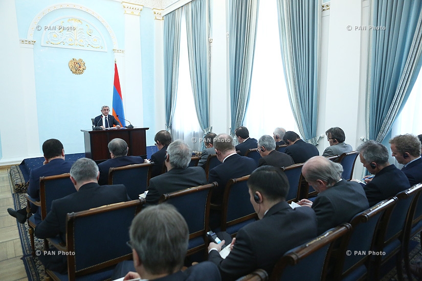 Armenian President Serzh Sargsyan meets with OSCE member countries' ambassadors