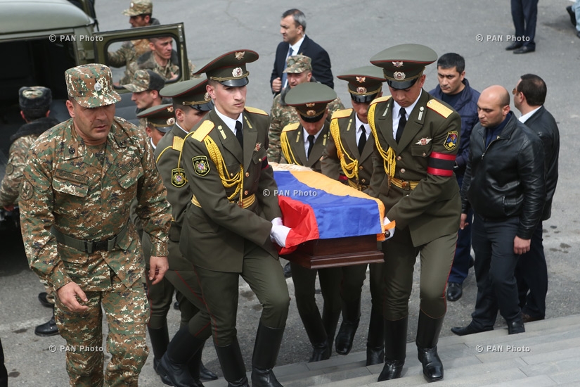 В Ереване похоронили военнослужащего-контрактника Сасуна Мкртчяна, погибшего на линии соприкосновения ВС НКР и Азербайджана