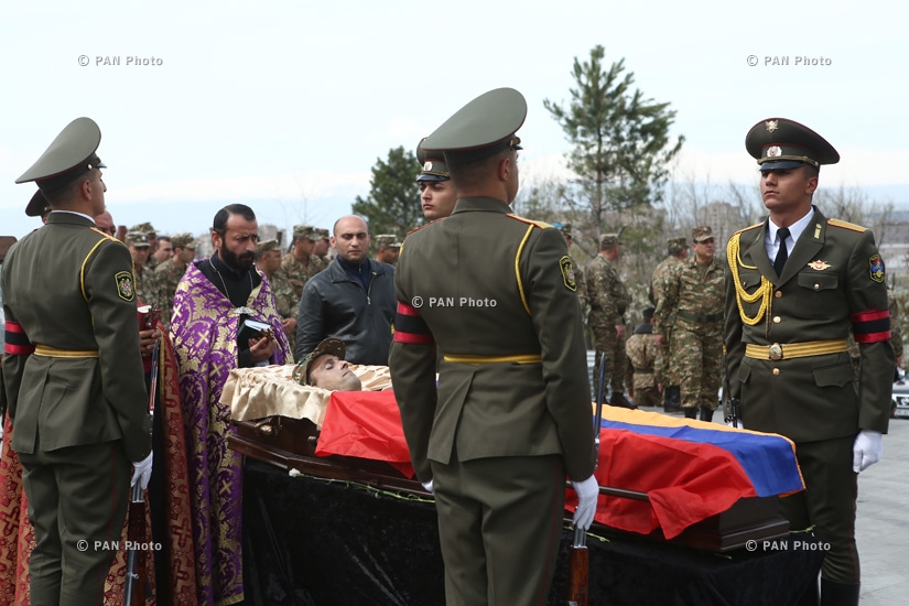 В Ереване похоронили военнослужащего-контрактника Сасуна Мкртчяна, погибшего на линии соприкосновения ВС НКР и Азербайджана