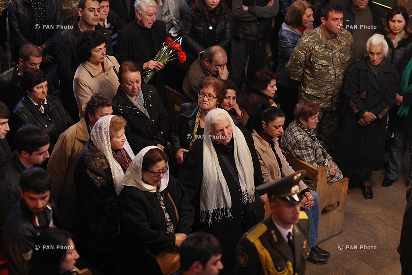 В церкви Св. Ованеса в Ереване прошла панихида по капитану Арменаку Урфаняну, погибшему на линии соприкосновения ВС НКР и Азербайджана