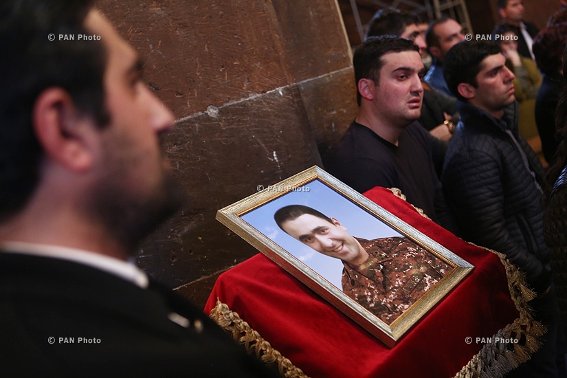 В церкви Св. Ованеса в Ереване прошла панихида по капитану Арменаку Урфаняну, погибшему на линии соприкосновения ВС НКР и Азербайджана