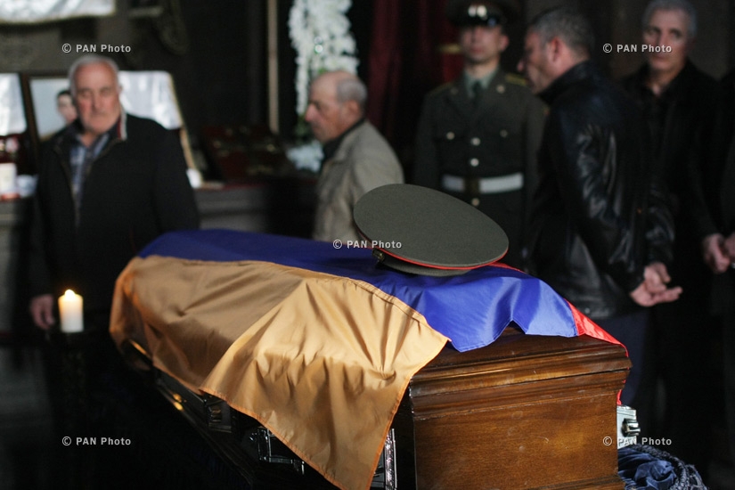 Ղարաբաղա-ադրբեջանական հակամարտ զորքերի շփման գծում մարտական գործողությունների ժամանակ զոհված մայոր Հայկ Թորոյանի հոգեհանգիստը Սբ Աստվածածին եկեղեցում