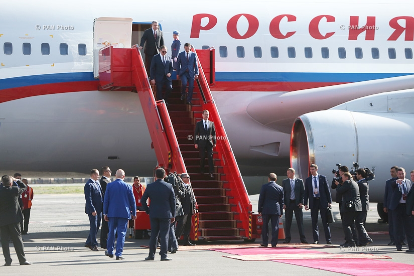Официальная церемония приветствия премьер-министра России Дмитрия Медведева