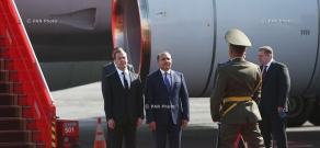 Официальная церемония приветствия премьер-министра России Дмитрия Медведева