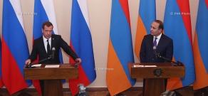Совместная пресс-конференция премьер-министра Армении Овика Абрамяна и премьер-министра России Дмитрия Медведева