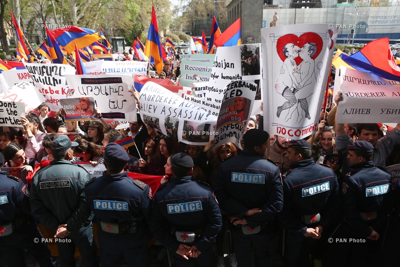 Акция против сопредседателей Минской группы ОБСЕ напротив здания Министерства иностранных дел РА