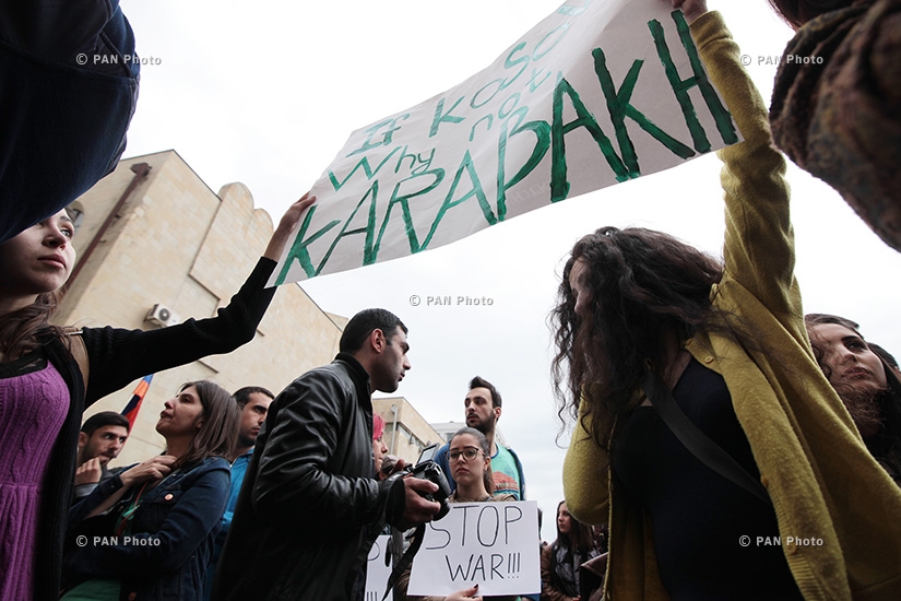 ԵԱՀԿ Մինսկի Խմբի համանախագահների դեմ բողոքի ցույցն Արմենիա Մարիոթ հյուրանոցի դիմաց