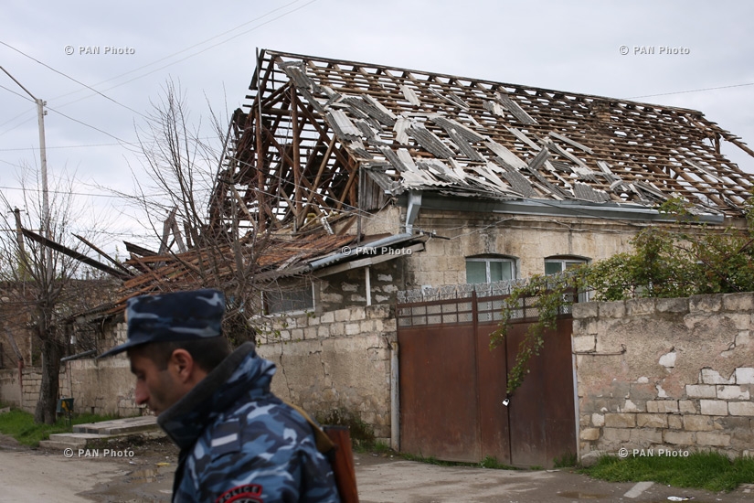 Один из домов города Мардакерт Нагорно-Карабахской Республики, обстрелянный азербайджанскими ВС