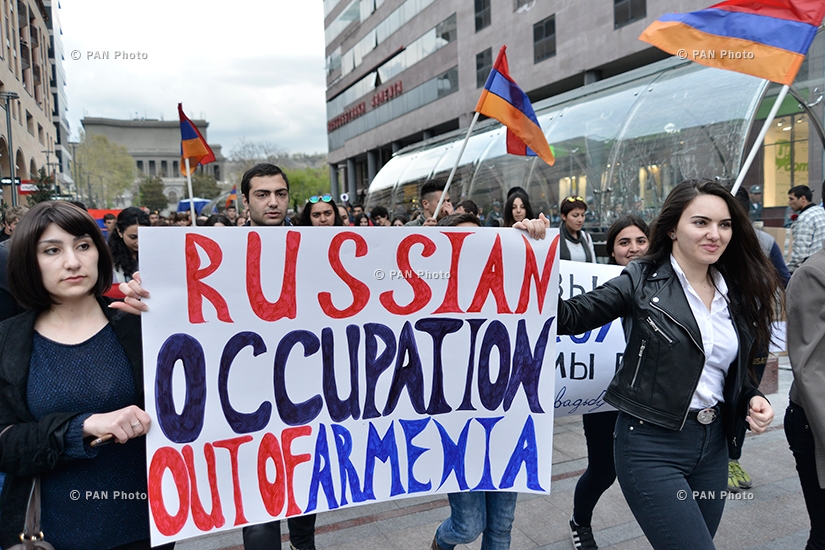 Ռուսաստանից Ադրբեջանին զենքի վաճառքը դադարեցնելու պահանջով բողոքի երթ դեպի ՌԴ դեսպանատուն