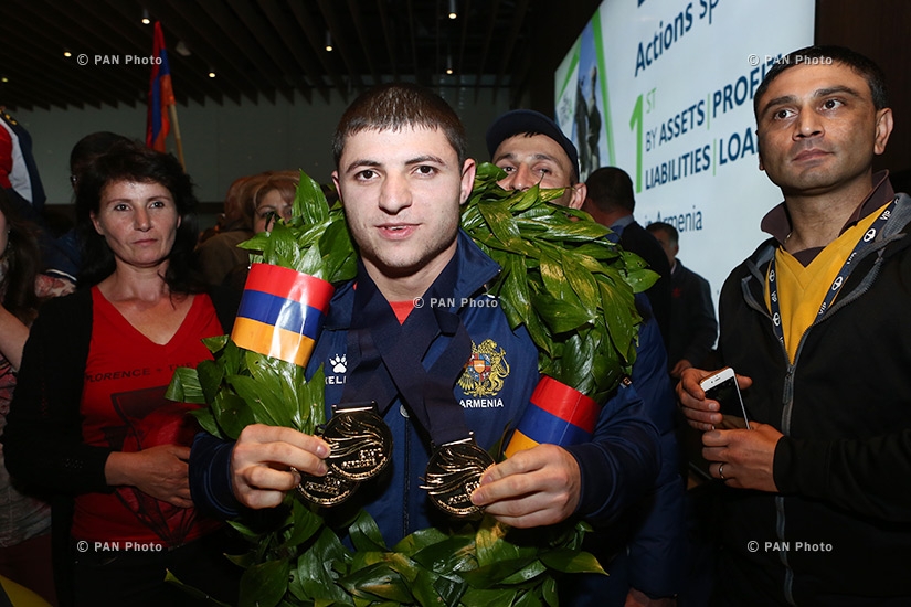  Сборная Армении по тяжелой атлетике прибыла в Ереван