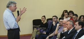 Лекция бывшего губернатора Массачусетса Майкла Дукакиса в Американском университете Армении