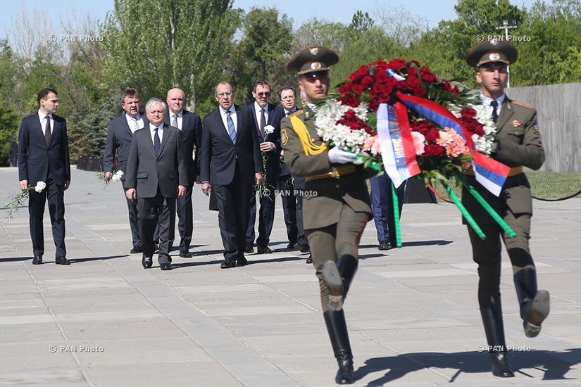Russian Foreign Minister Sergey Lavrov visits Tsitsernakaberd Memorial and Armenian Genocide Museum-Institute