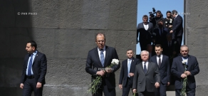 Министр иностранных дел России Сергей Лавров посетил Мемориальный комплекс «Цицернакаберд» и Музей-институт геноцида Армян