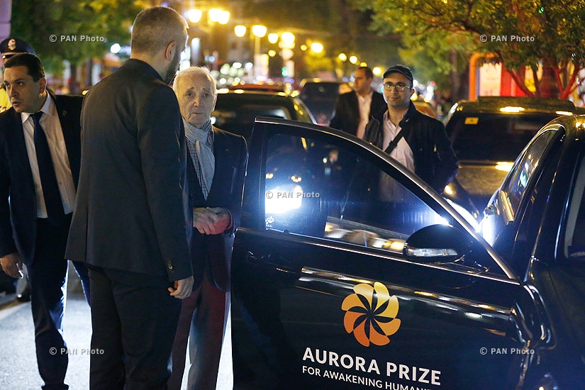 Шарль Азнавур прибыл в Ереван на вручение премии Aurora Prize