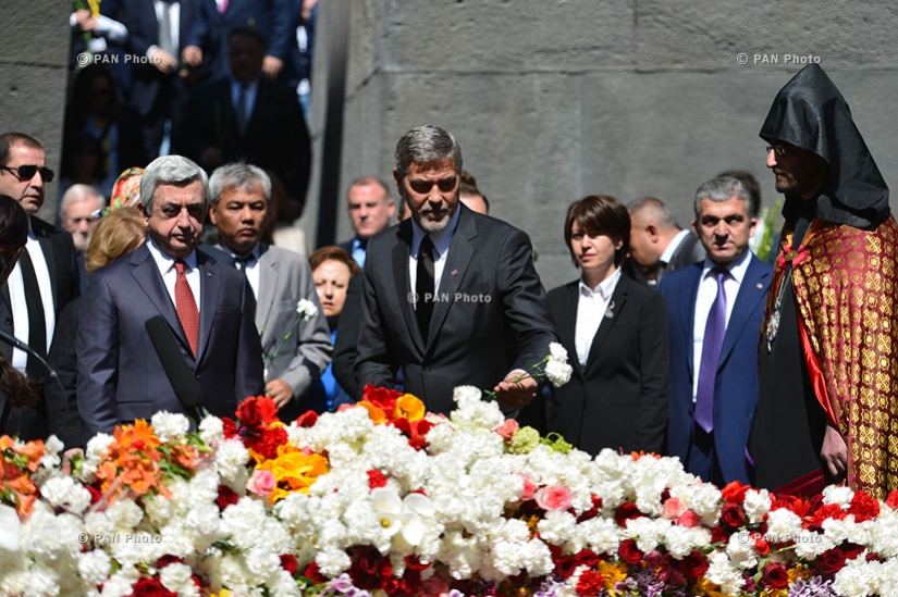 101-ая годовщина Геноцида армян. Президент Серж Саргсян, католикос Гарегин II, Шарль Азнавур и Джордж Клуни в Цицернакаберде почтили память жертв