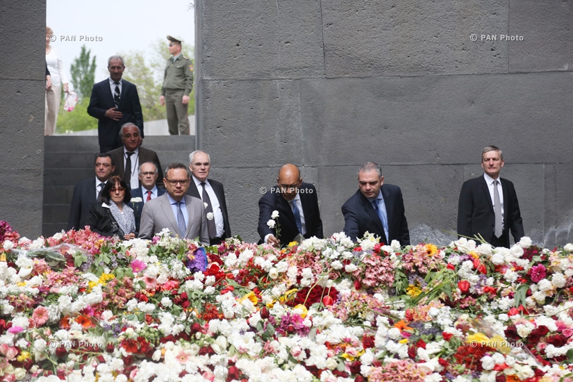 Госсекретарь Франции по европейским делам Арлем Дезир посетил Мемориальный комплекс «Цицернакаберд»
