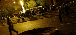 В Ереване на улице Алабяна взорвался автобус
