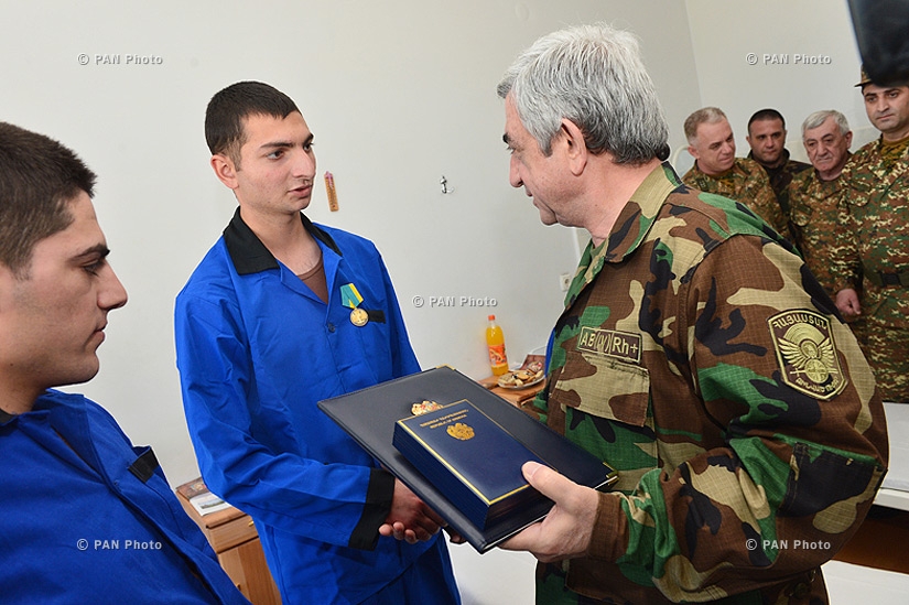 Президент Армении Серж Саргсян и Президент Нагорного Карабаха Бако Саакян посетили Центральный военный госпиталь Степанакерта