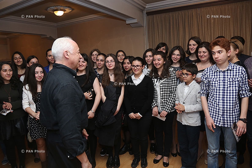 Դիրիժոր և ջութակահար Վլադիմիր Սպիվակովը հանդիպել է «Այբ» ավագ դպրոցի երեխաներին