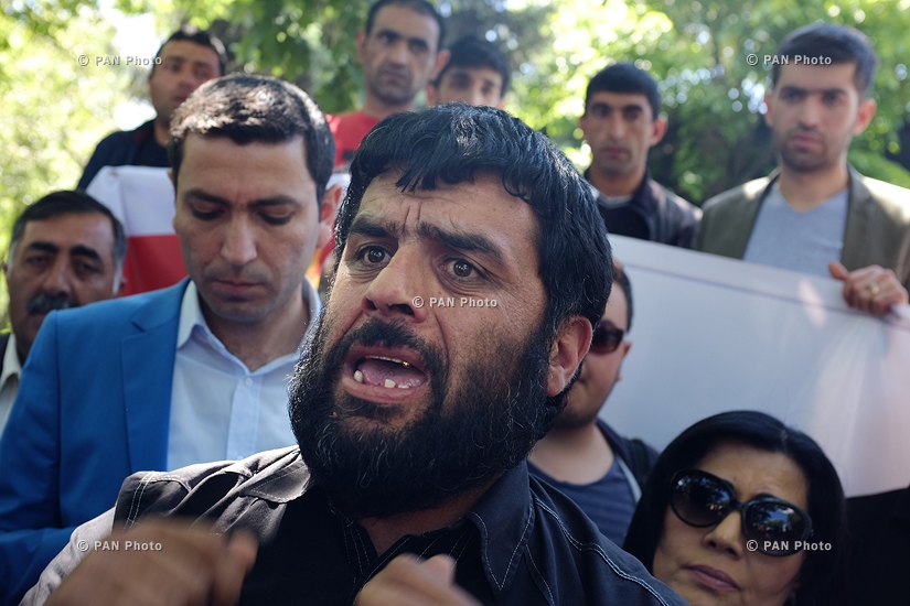 Representatives of Yazidi community of Armenia hold a protest action in front of the presidential residence